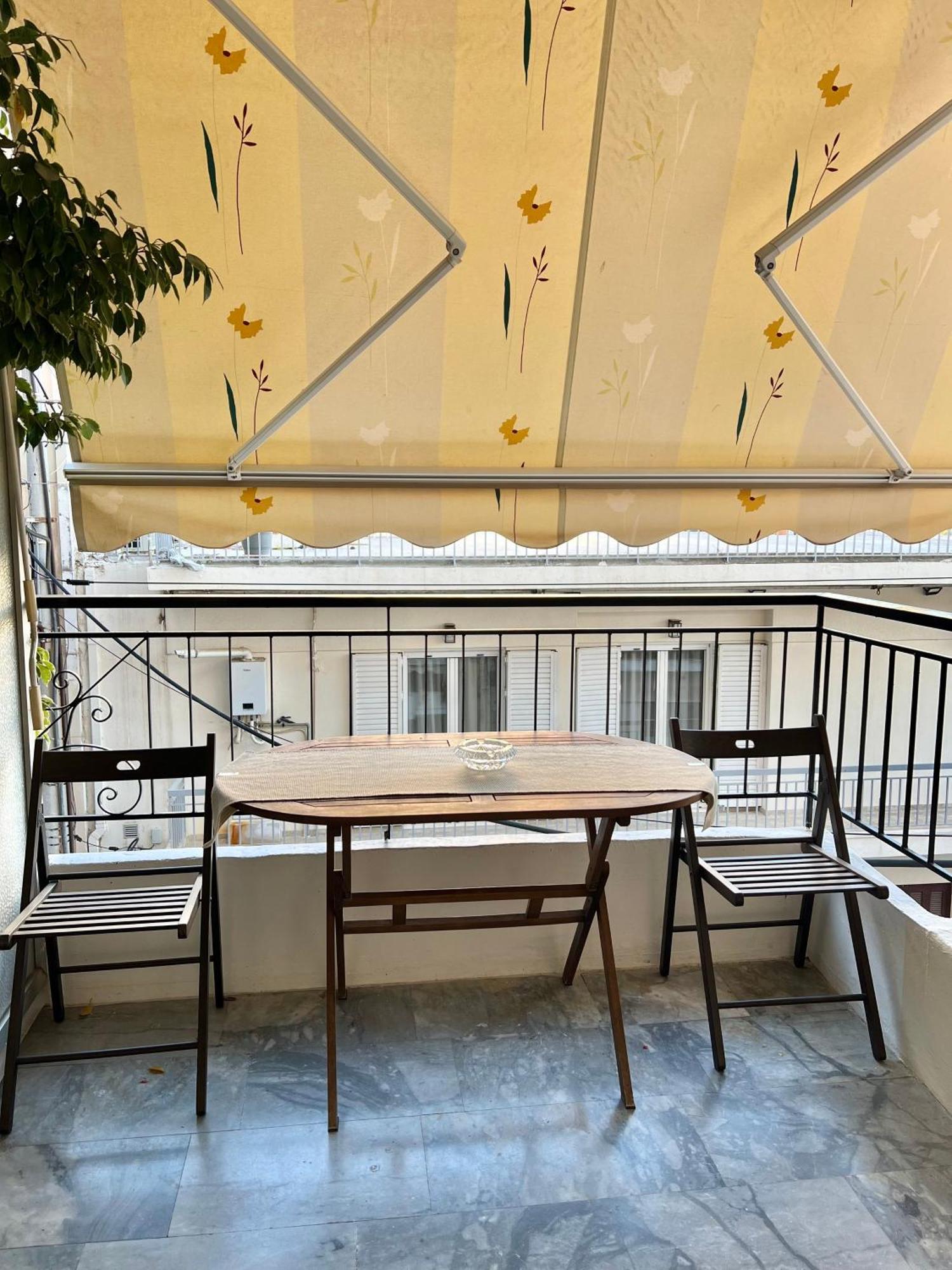 Mamour Apartment In Афіни Екстер'єр фото