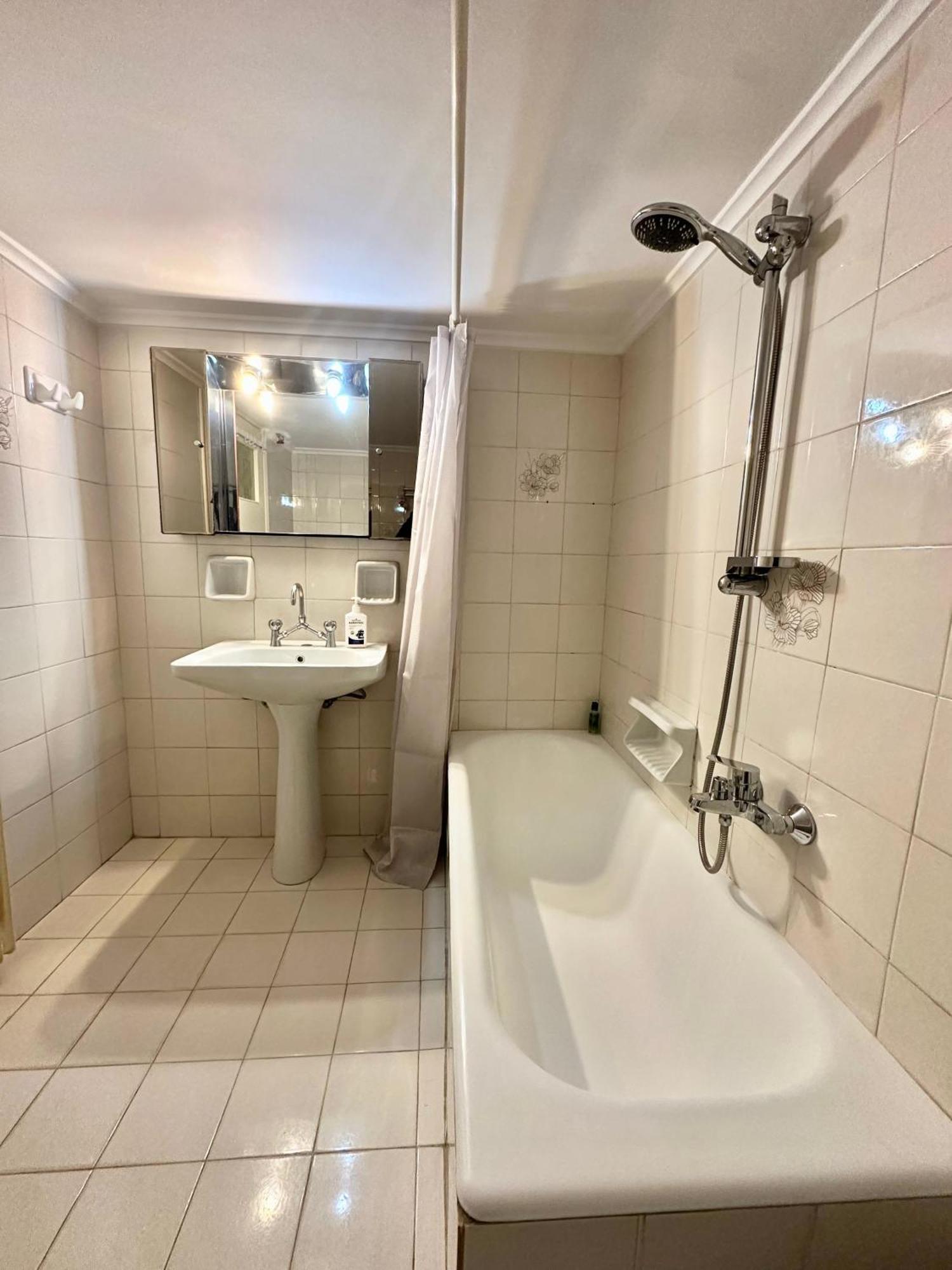 Mamour Apartment In Афіни Екстер'єр фото